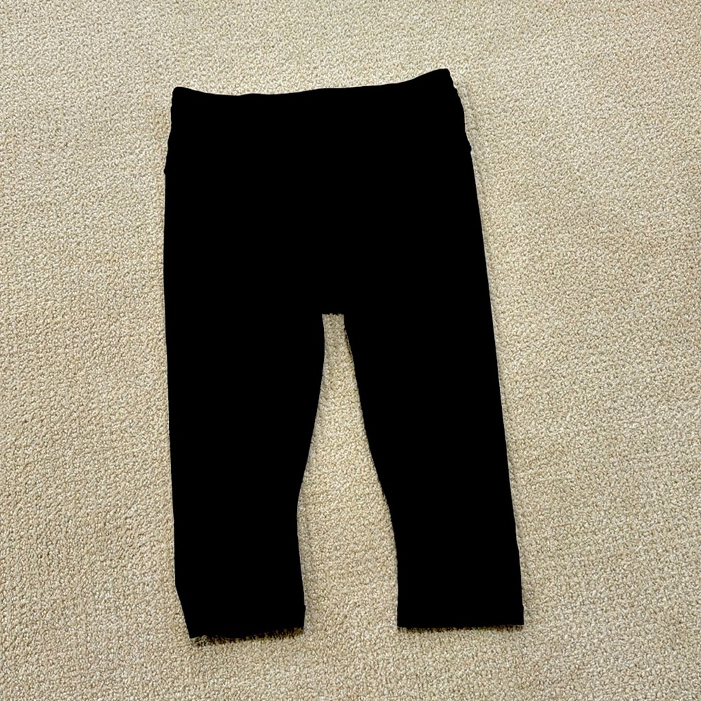 Athelta accelerate cropped legging’s